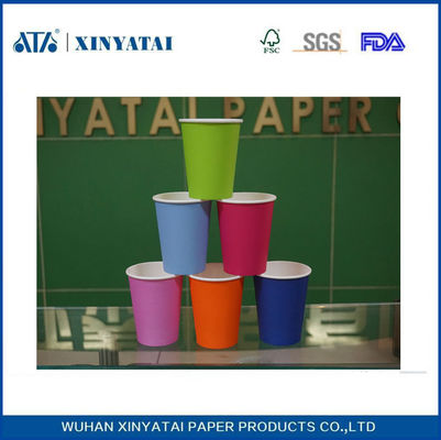 Китай Многоцветный Пользовательские бумаги кофейные чашки, одноразовые чашки бумаги для горячих напитков или холодный напиток поставщик