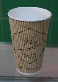 Китай Изготовленная на заказ крышка кофейных чашек пульсации Skidproof изоляции логоса плоская для горячего/холодного питья поставщик