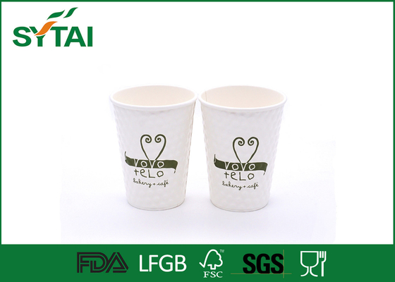 Китай Эко- дружелюбный белый выбивая напечатанный бумажный стаканчик с зеленым дизайном любов поставщик