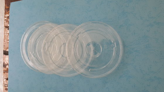 Китай Плоские круглые Transprent холодной питьевой бумажные стаканчики Крышки с отверстием в центре 80 мм / 90 мм поставщик